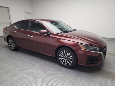 Used 2023 Nissan Altima 2.5 SV w/ SV Premium Package image 11