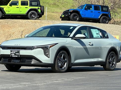 New 2026 Kia K4 LXS image 8