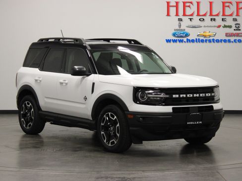 Used 2022 Ford Bronco Sport Outer Banks w/ Tech Package AWD/4WD image 1