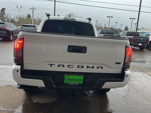 Used 2023 Toyota Tacoma TRD Off-Road w/ Technology Package image 4