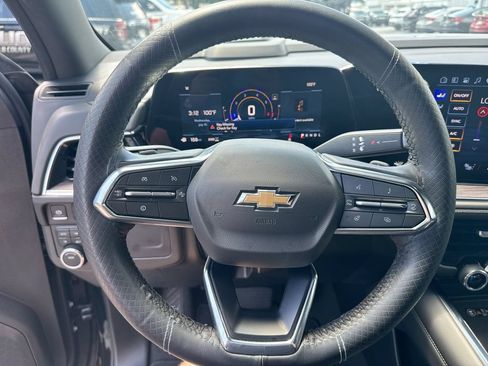 Used 2025 Chevrolet Suburban LT w/ Comfort Package AWD/4WD image 16