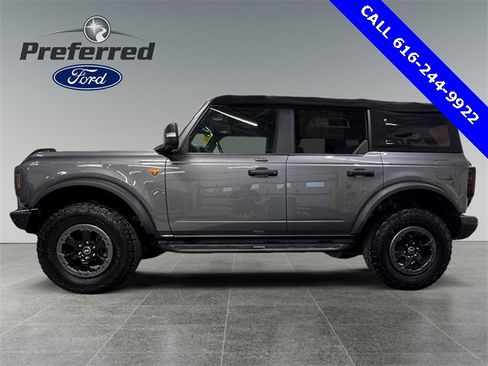 Used 2022 Ford Bronco Badlands image 3