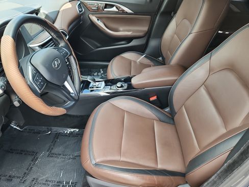 Used 2018 INFINITI QX30 Premium w/ Navigation Package AWD/4WD image 29