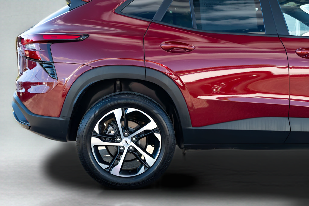 Used 2025 Chevrolet Trax RS FWD image 5