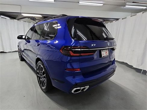 Used 2025 BMW X7 M60i image 6