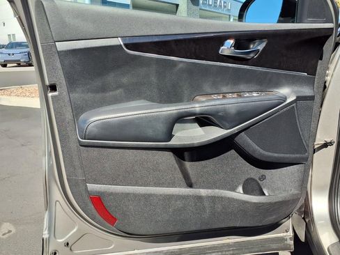 Used 2017 Kia Sorento LX image 24