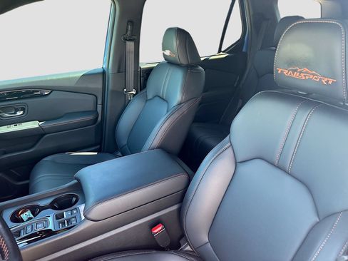 Used 2025 Honda Pilot TrailSport image 20