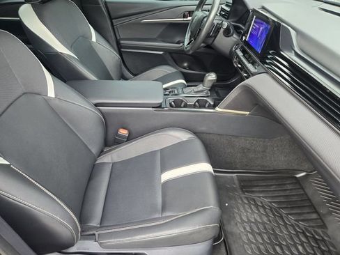 Used 2025 Toyota Camry SE w/ Convenience Package FWD image 13