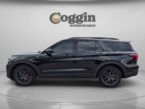 Used 2025 Ford Explorer ST-Line w/ Premium Package RWD image 2