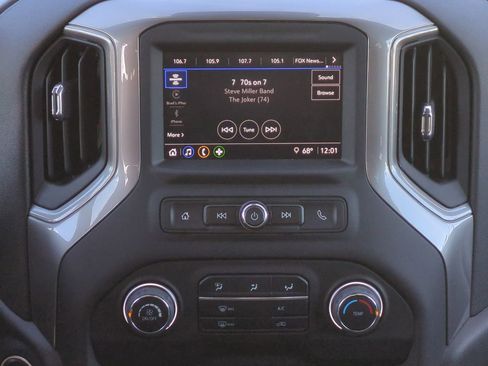 Used 2022 Chevrolet Silverado 1500 Custom image 17