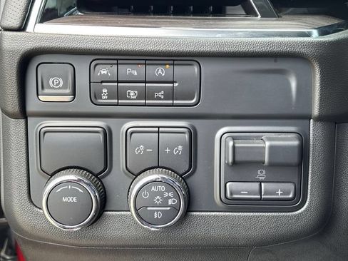 Used 2025 Chevrolet Tahoe Premier RWD image 22