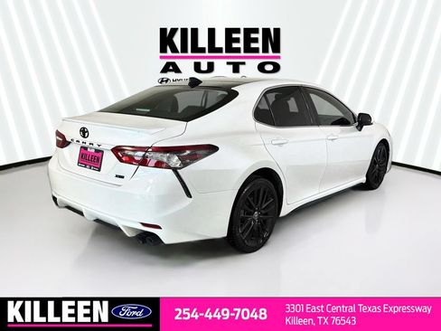 Used 2022 Toyota Camry XSE FWD image 9
