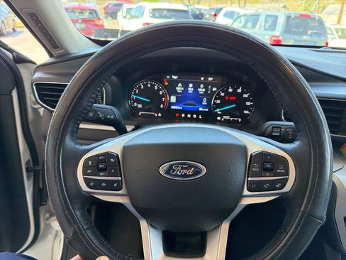 Used 2023 Ford Explorer XLT w/ Equipment Group 202A AWD/4WD image 6