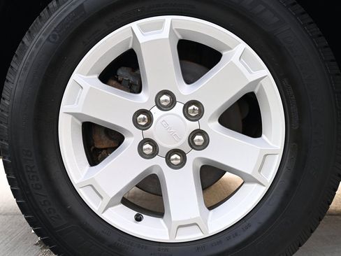 Used 2015 GMC Acadia SLE image 51