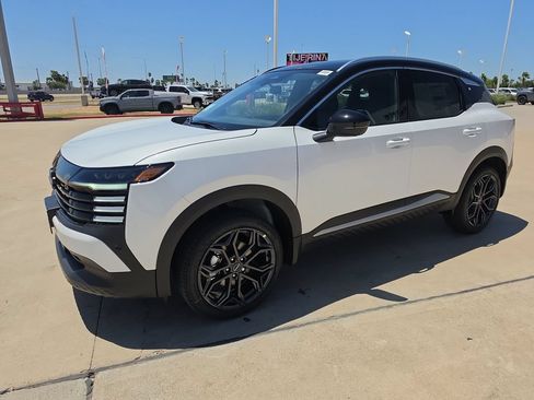 New 2026 Nissan Kicks SR w/ SR Premium Package FWD image 1
