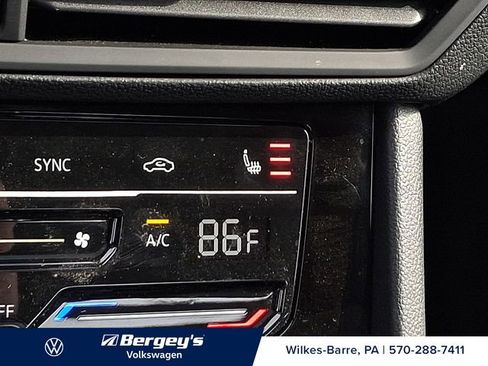 Certified 2025 Volkswagen Jetta SE image 27