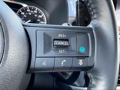 Used 2024 Nissan Pathfinder SV FWD image 17