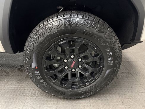 New 2026 GMC Canyon Elevation w/ Convenience Package image 13