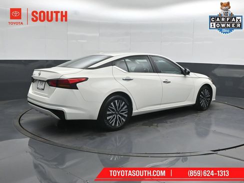 Used 2025 Nissan Altima 2.5 SV FWD image 2