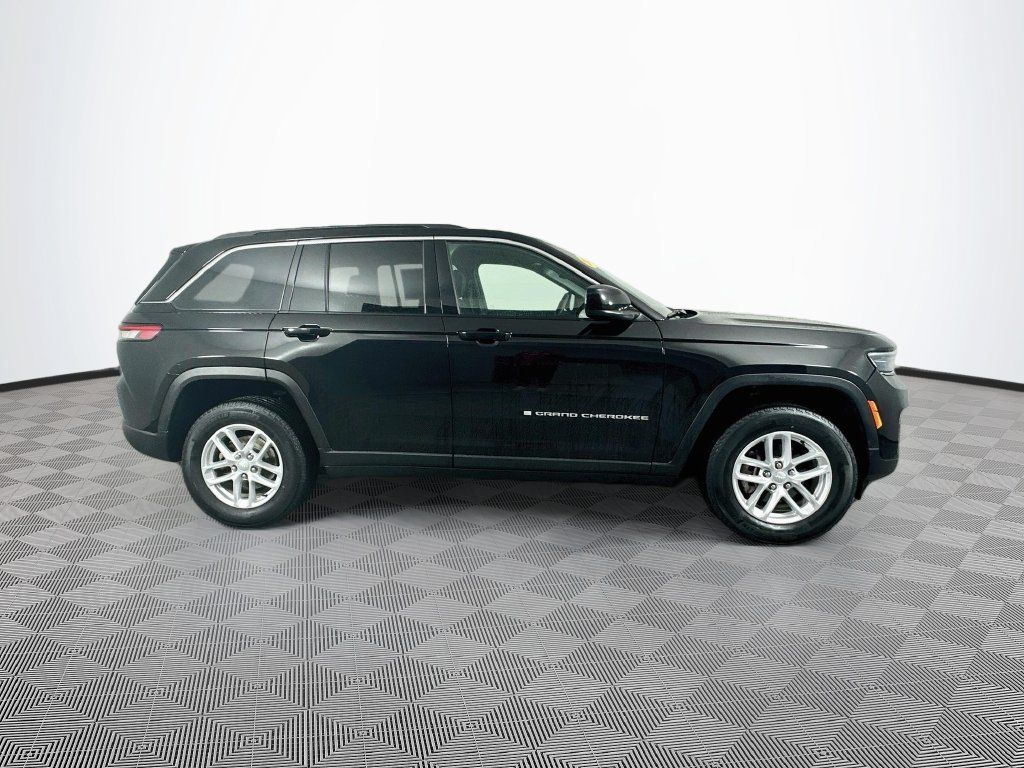 Certified 2024 Jeep Grand Cherokee Laredo X w/ Luxury Tech Group I AWD/4WD image 14