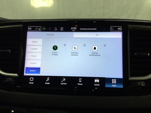 Used 2023 Chrysler Pacifica Touring-L image 33