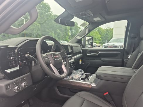 Used 2026 GMC Sierra 2500 SLT w/ SLT Premium Package AWD/4WD image 9