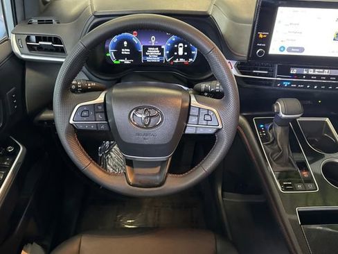 Certified 2025 Toyota Sienna XSE w/ XSE Premium Package AWD/4WD image 18