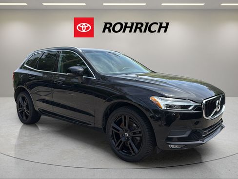 Used 2021 Volvo XC60 T6 Momentum w/ Premium Package AWD/4WD image 4