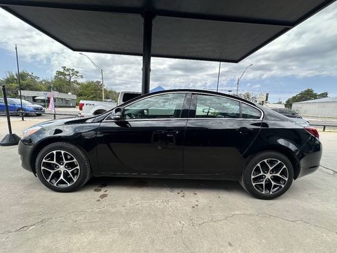 Used 2017 Buick Regal Sport Touring FWD image 5