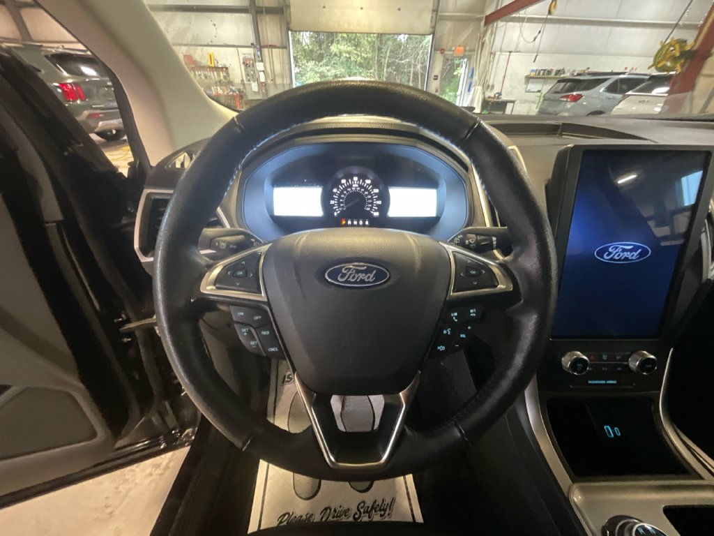Used 2024 Ford Edge SEL AWD/4WD image 15