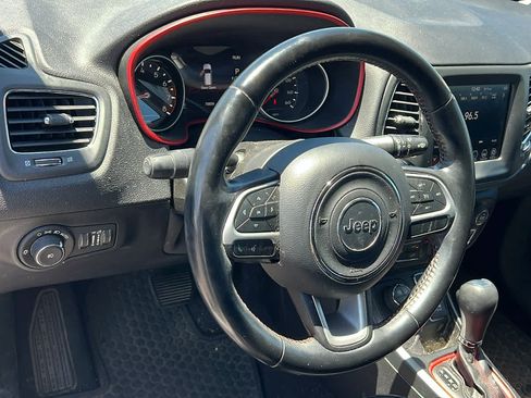 Used 2020 Jeep Compass Trailhawk AWD/4WD image 10