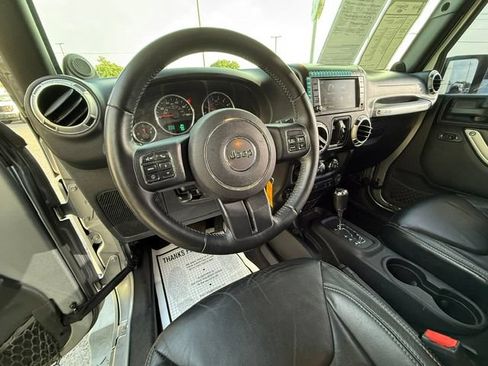 Used 2013 Jeep Wrangler Unlimited Sahara w/ Connectivity Group AWD/4WD image 8