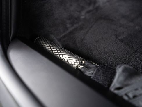 Used 2024 Aston Martin DB12 Convertible RWD image 17