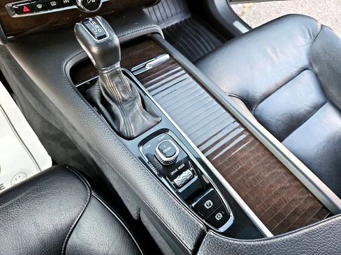 Used 2016 Volvo XC90 T6 Momentum w/ Protection Package Plus image 20