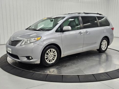 Used 2015 Toyota Sienna XLE Premium FWD image 1