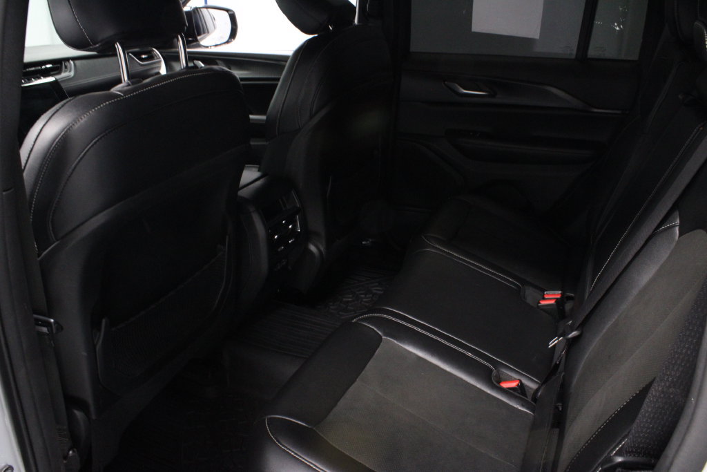 Used 2023 Jeep Grand Cherokee Altitude AWD/4WD image 20