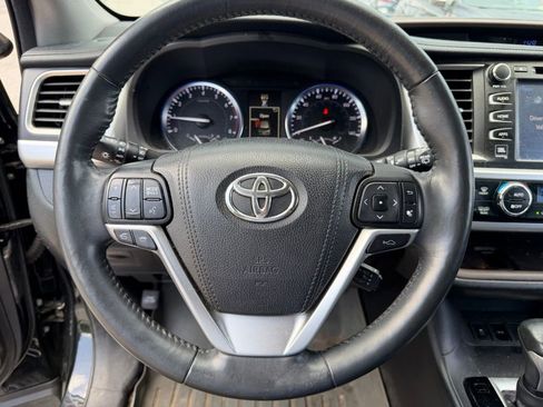 Used 2015 Toyota Highlander Limited Platinum FWD image 26