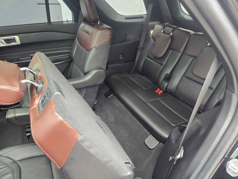 Used 2023 Ford Explorer Platinum w/ Technology Package image 13