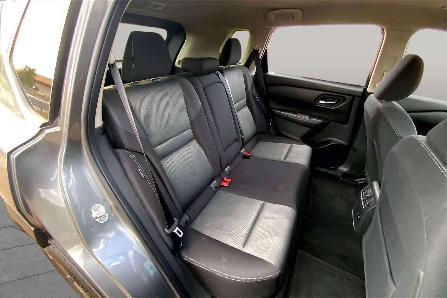 Used 2024 Nissan Rogue SV AWD/4WD image 19