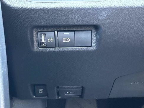 Used 2023 Toyota RAV4 LE AWD/4WD image 28