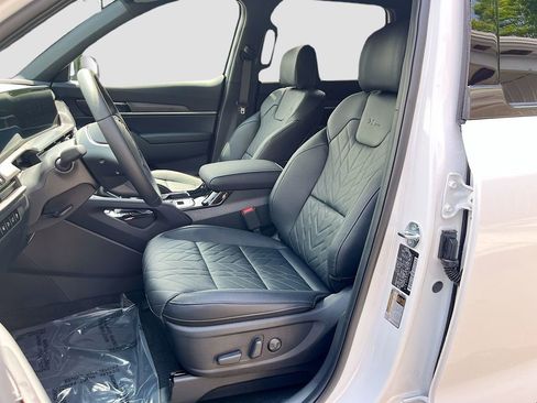 Used 2025 Kia Telluride AWD image 24