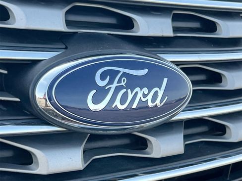 Used 2017 Ford Explorer XLT w/ Equipment Group 202A image 13