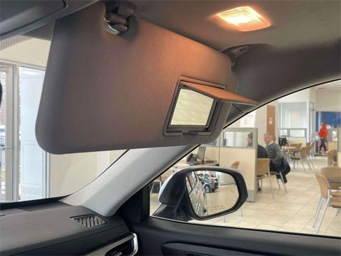 Certified 2022 Toyota Highlander XLE image 34