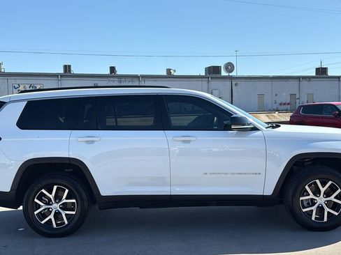 Used 2025 Jeep Grand Cherokee L Limited AWD/4WD image 6