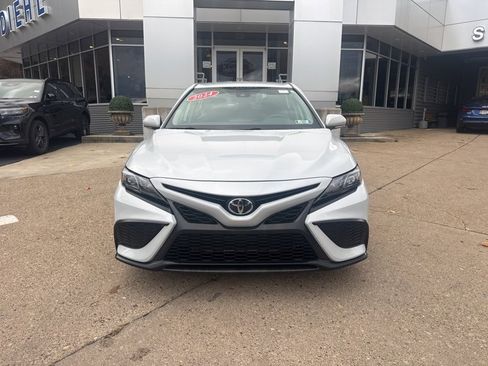 Used 2024 Toyota Camry SE image 2