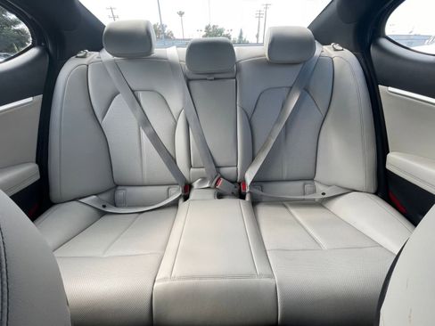 Used 2025 Genesis G70 2.5T image 38