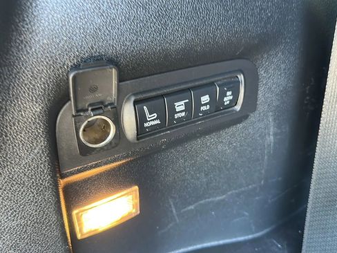 Used 2017 Ford Explorer Platinum image 15