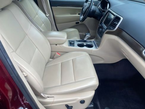 Used 2017 Jeep Grand Cherokee Limited w/ Luxury Group II image 33