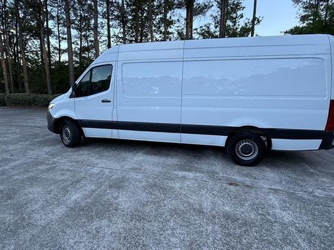 Used 2021 Mercedes-Benz Sprinter 2500 image 10
