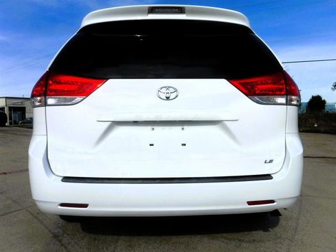 Used 2012 Toyota Sienna LE image 11